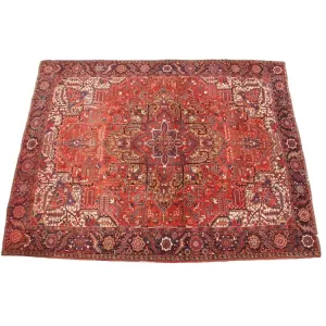 Handmade Heriz rug with a classic design, perfect for traditional or contemporary interiors