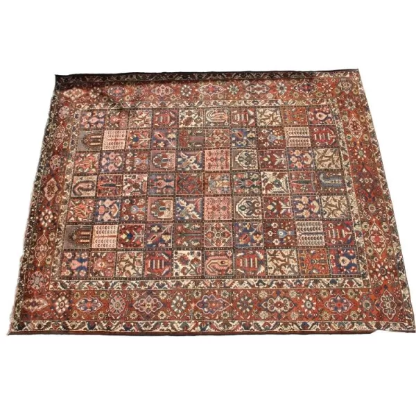 Durable, high-traffic Persian Bakhtiari carpet with enduring beauty